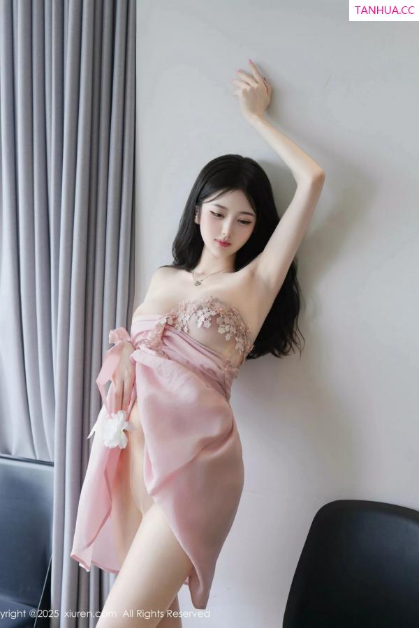   [XiuRen]高清写真图 2025.07.14 No.10545 白小蝶 粉色连衣短第24张图片